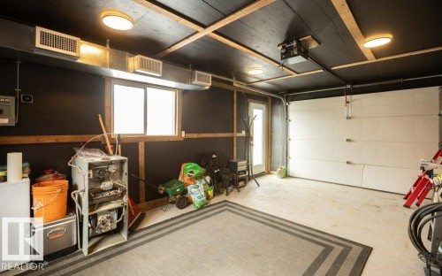 9624 99 Street, Westlock, AB - Indoor Photo Showing Garage
