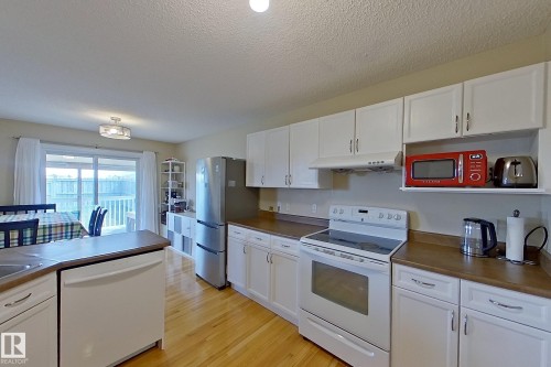 3540 Mclean Crescent, Edmonton, AB - Indoor Photo Showing Kitchen