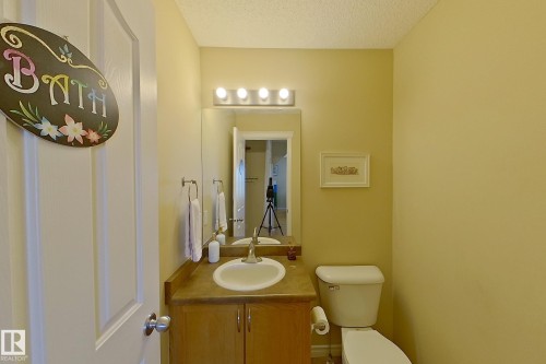 3540 Mclean Crescent, Edmonton, AB - Indoor Photo Showing Bathroom