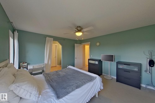 3540 Mclean Crescent, Edmonton, AB - Indoor Photo Showing Bedroom