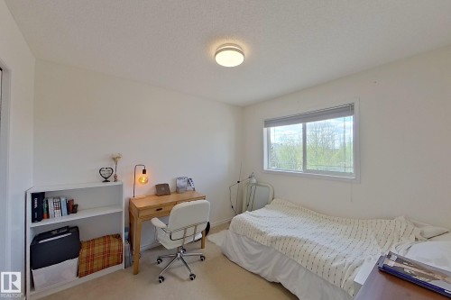 3540 Mclean Crescent, Edmonton, AB - Indoor Photo Showing Bedroom