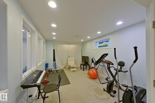 3540 Mclean Crescent, Edmonton, AB - Indoor
