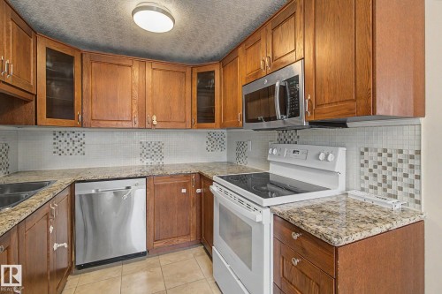 9B Clareview Village, Edmonton, AB - Indoor Photo Showing Kitchen