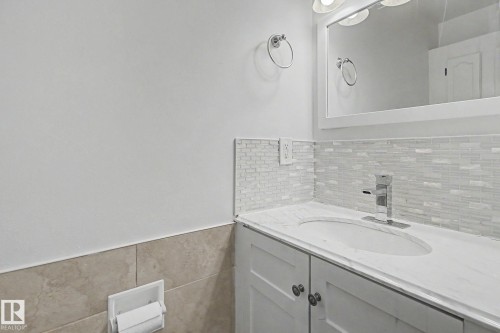 9B Clareview Village, Edmonton, AB - Indoor Photo Showing Bathroom
