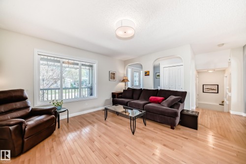 5333 Terwillegar Boulevard, Edmonton, AB - Indoor Photo Showing Living Room