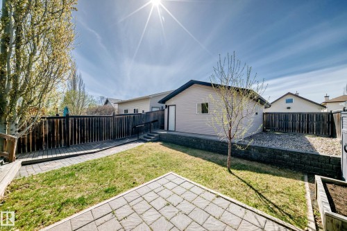 Detached garage with horizontal siding - 5333 Terwillegar Boulevard, Edmonton, AB - Outdoor