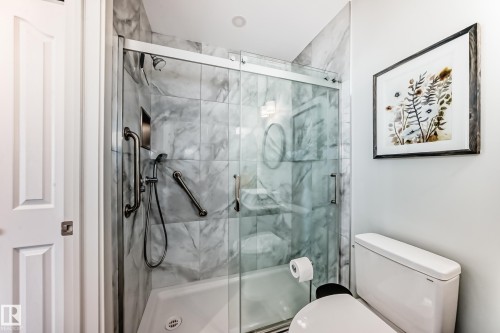 5333 Terwillegar Boulevard, Edmonton, AB - Indoor Photo Showing Bathroom