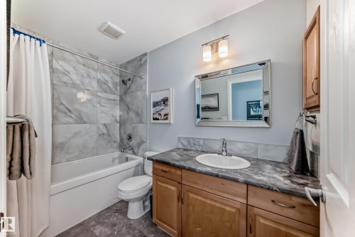 5333 Terwillegar Boulevard, Edmonton, AB - Indoor Photo Showing Bathroom