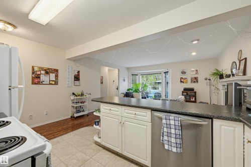 11107 University Avenue, Edmonton, AB - Indoor Photo Showing Kitchen