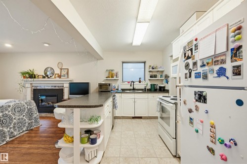11107 University Avenue, Edmonton, AB - Indoor Photo Showing Other Room
