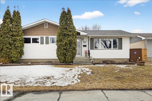 9227 168 Street  Edmonton, AB T5R 2V8