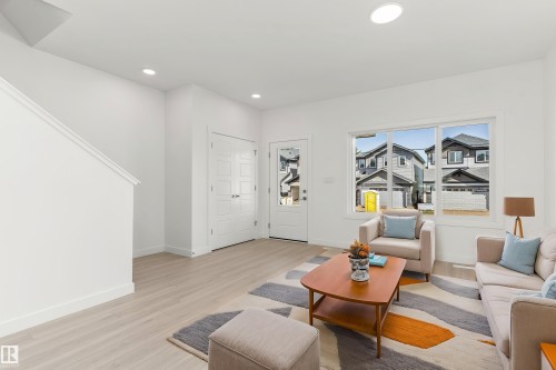 20623 43 Avenue, Edmonton, AB - Indoor Photo Showing Living Room