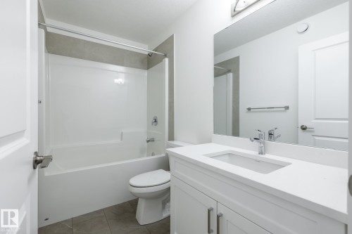 319 157 Avenue, Edmonton, AB - Indoor Photo Showing Bathroom
