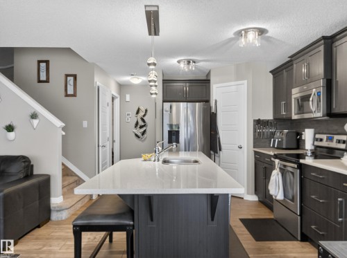 4465 5A Street, Edmonton, AB - Indoor Photo Showing Kitchen With Upgraded Kitchen