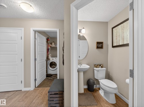 4465 5A Street, Edmonton, AB - Indoor Photo Showing Bathroom