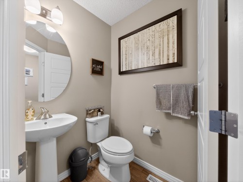 4465 5A Street, Edmonton, AB - Indoor Photo Showing Bathroom