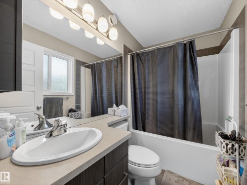 4465 5A Street, Edmonton, AB - Indoor Photo Showing Bathroom