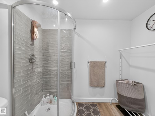 4465 5A Street, Edmonton, AB - Indoor Photo Showing Bathroom