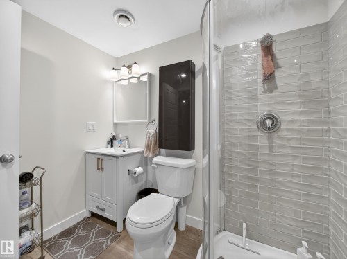 4465 5A Street, Edmonton, AB - Indoor Photo Showing Bathroom