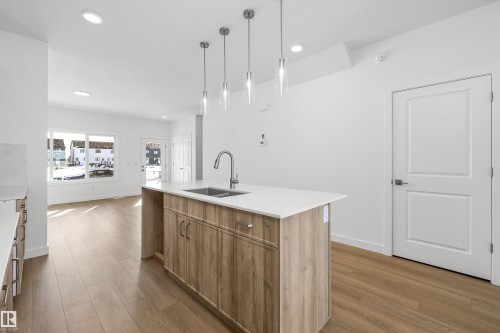 516 176 Avenue, Edmonton, AB - Indoor Photo Showing Kitchen With Double Sink