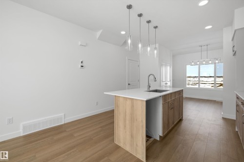 516 176 Avenue, Edmonton, AB - Indoor Photo Showing Kitchen