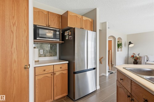 4831 147 Avenue, Edmonton, AB - Indoor Photo Showing Kitchen