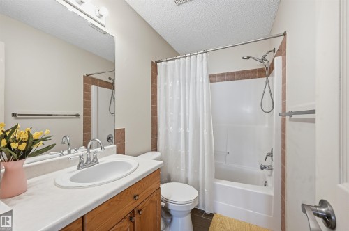 4831 147 Avenue, Edmonton, AB - Indoor Photo Showing Bathroom
