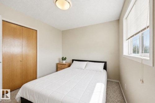 4831 147 Avenue, Edmonton, AB - Indoor Photo Showing Bedroom
