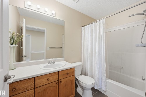 4831 147 Avenue, Edmonton, AB - Indoor Photo Showing Bathroom