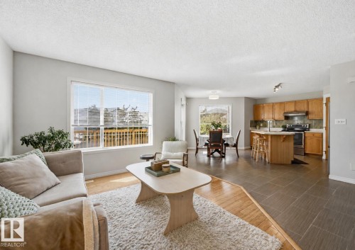 4831 147 Avenue, Edmonton, AB - Indoor Photo Showing Living Room