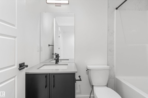 8608 183 Avenue, Edmonton, AB - Indoor Photo Showing Bathroom