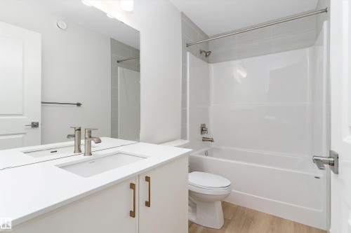 8536 183 Avenue, Edmonton, AB - Indoor Photo Showing Bathroom