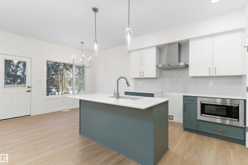 8536 183 Avenue, Edmonton, AB - Indoor Photo Showing Kitchen With Upgraded Kitchen