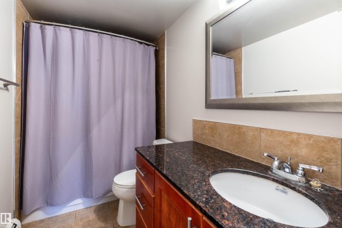 201 10720 84 Avenue, Edmonton, AB - Indoor Photo Showing Bathroom