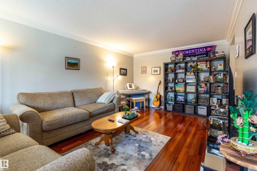 201 10720 84 Avenue, Edmonton, AB - Indoor Photo Showing Living Room