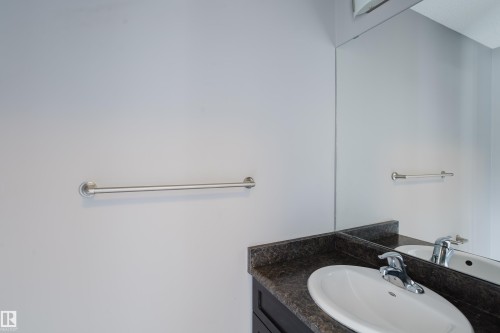 14009 164 Avenue, Edmonton, AB - Indoor Photo Showing Bathroom