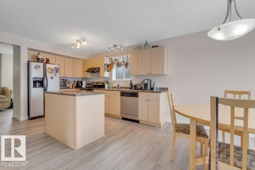 57 Suntree Promenade, Leduc, AB - Indoor Photo Showing Kitchen