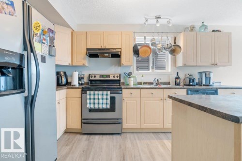 57 Suntree Promenade, Leduc, AB - Indoor Photo Showing Kitchen
