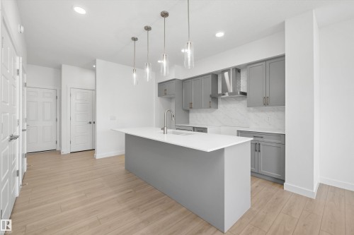 1044 Cristall Crescent, Edmonton, AB - Indoor Photo Showing Kitchen With Upgraded Kitchen