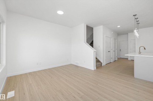 1044 Cristall Crescent, Edmonton, AB - Indoor