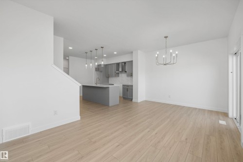 1044 Cristall Crescent, Edmonton, AB - Indoor Photo Showing Kitchen