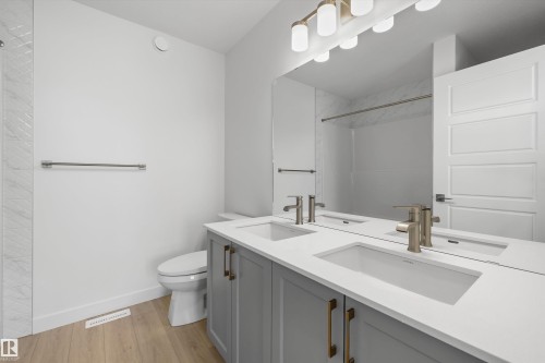 1044 Cristall Crescent, Edmonton, AB - Indoor Photo Showing Bathroom