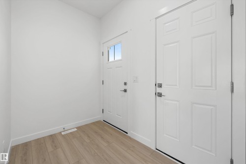 1044 Cristall Crescent, Edmonton, AB - Indoor Photo Showing Other Room