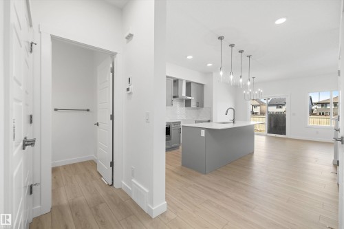 1044 Cristall Crescent, Edmonton, AB - Indoor Photo Showing Kitchen With Upgraded Kitchen