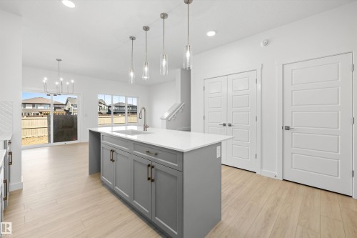 1044 Cristall Crescent, Edmonton, AB - Indoor Photo Showing Kitchen With Upgraded Kitchen
