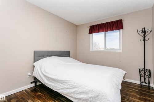 4108 Tompkins Way, Edmonton, AB - Indoor Photo Showing Bedroom