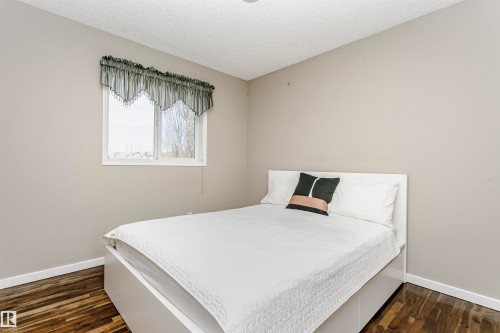 4108 Tompkins Way, Edmonton, AB - Indoor Photo Showing Bedroom