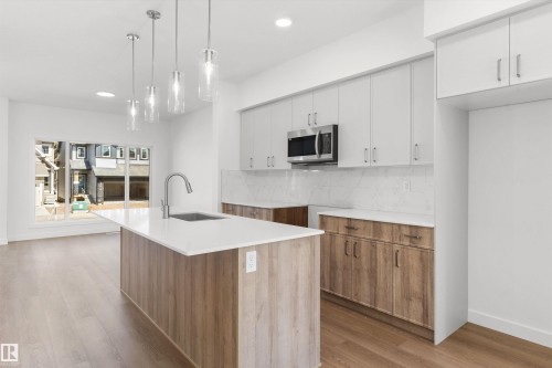 20703 43 Avenue, Edmonton, AB - Indoor Photo Showing Kitchen With Upgraded Kitchen
