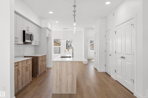 20703 43 Avenue, Edmonton, AB - Indoor Photo Showing Kitchen