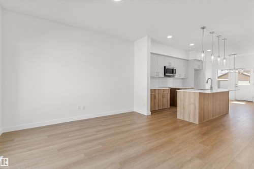 20703 43 Avenue, Edmonton, AB - Indoor Photo Showing Kitchen